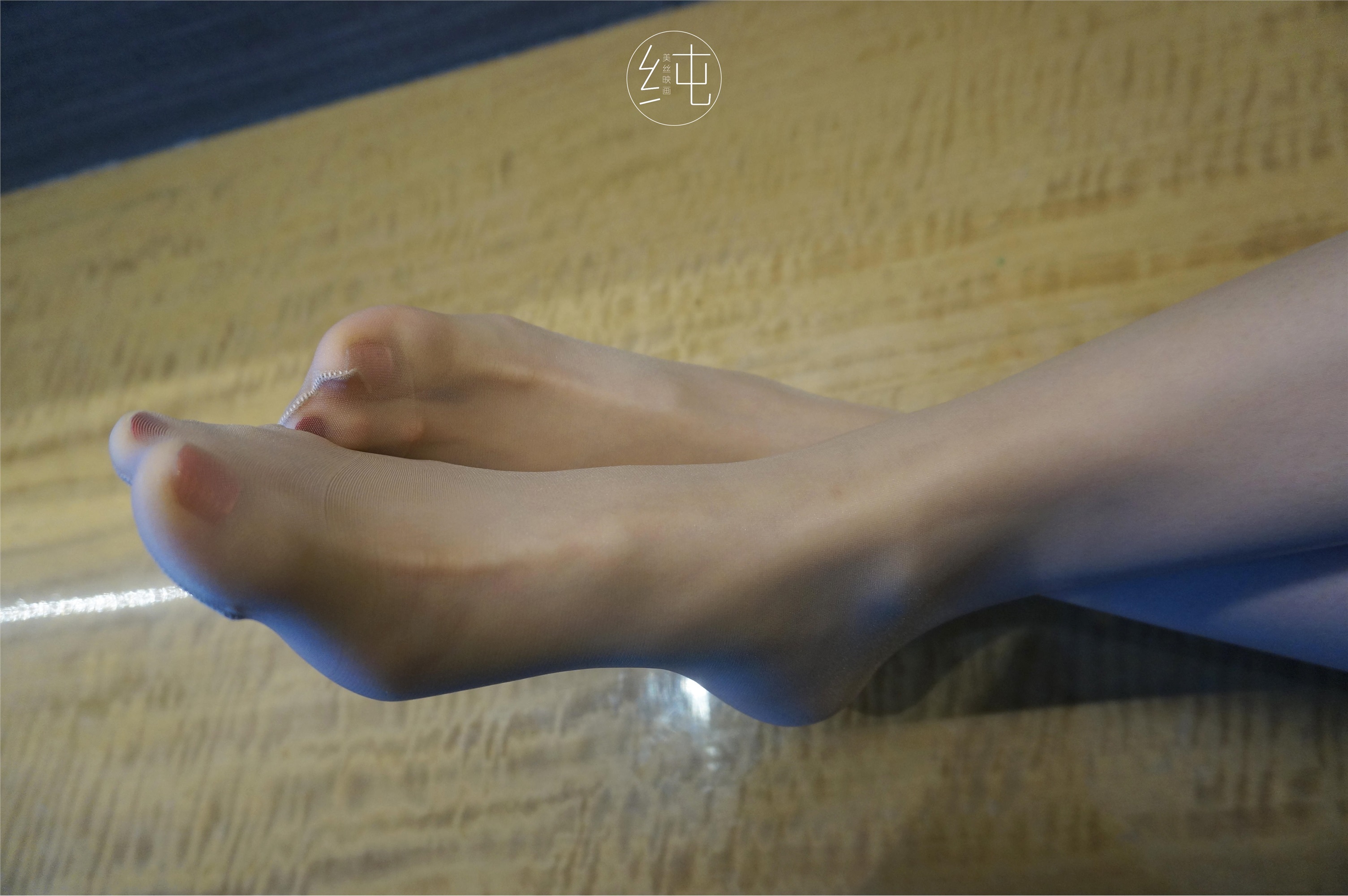 美丝映画 Vol.002 小姐姐酒店浴袍肉丝1